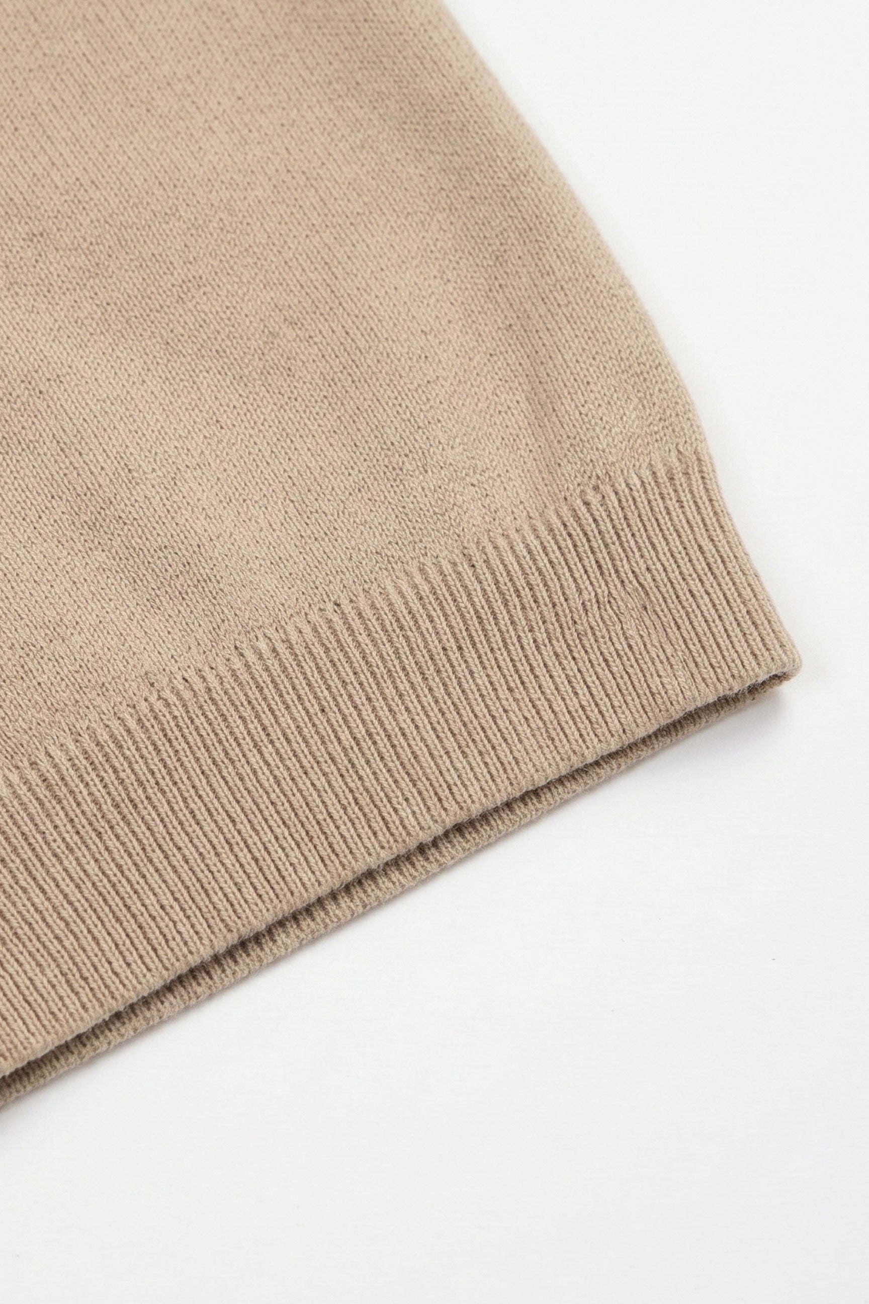 Beige gebreide polo met ritssluiting in de hals voor heren