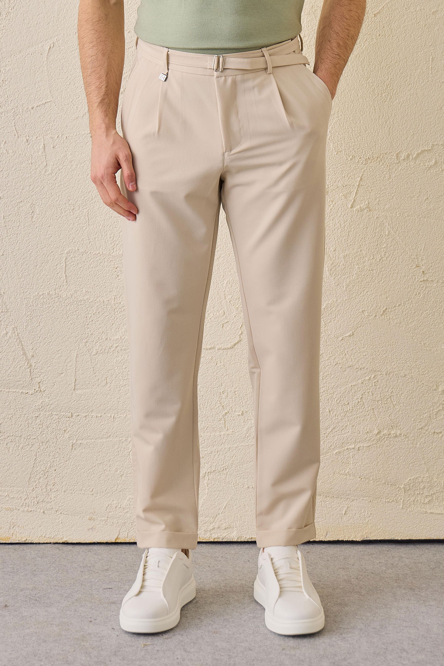 Beige geplooide Gurkha-broek voor heren, verstelbare taille, getailleerde pasvorm