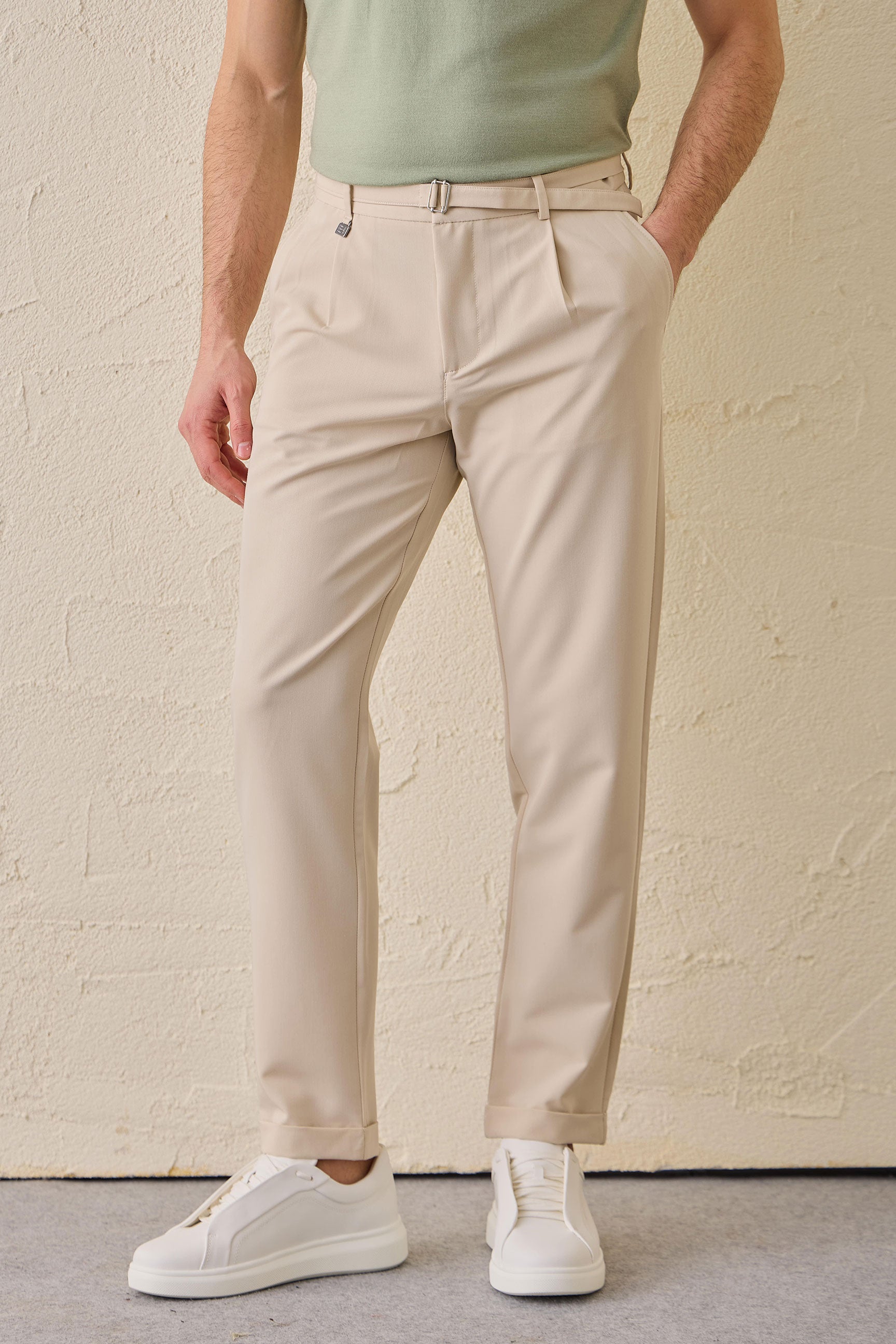 Beige geplooide Gurkha-broek voor heren, verstelbare taille, getailleerde pasvorm