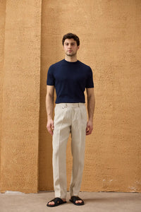 Beige linnen smart casual tweedelig herenpak met ritssluiting aan de voorkant, safari-stijl, zomer