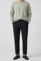 Herensweatshirt met ronde hals, lange mouwen en stretch, gemaakt van een saliegroene katoenmix.