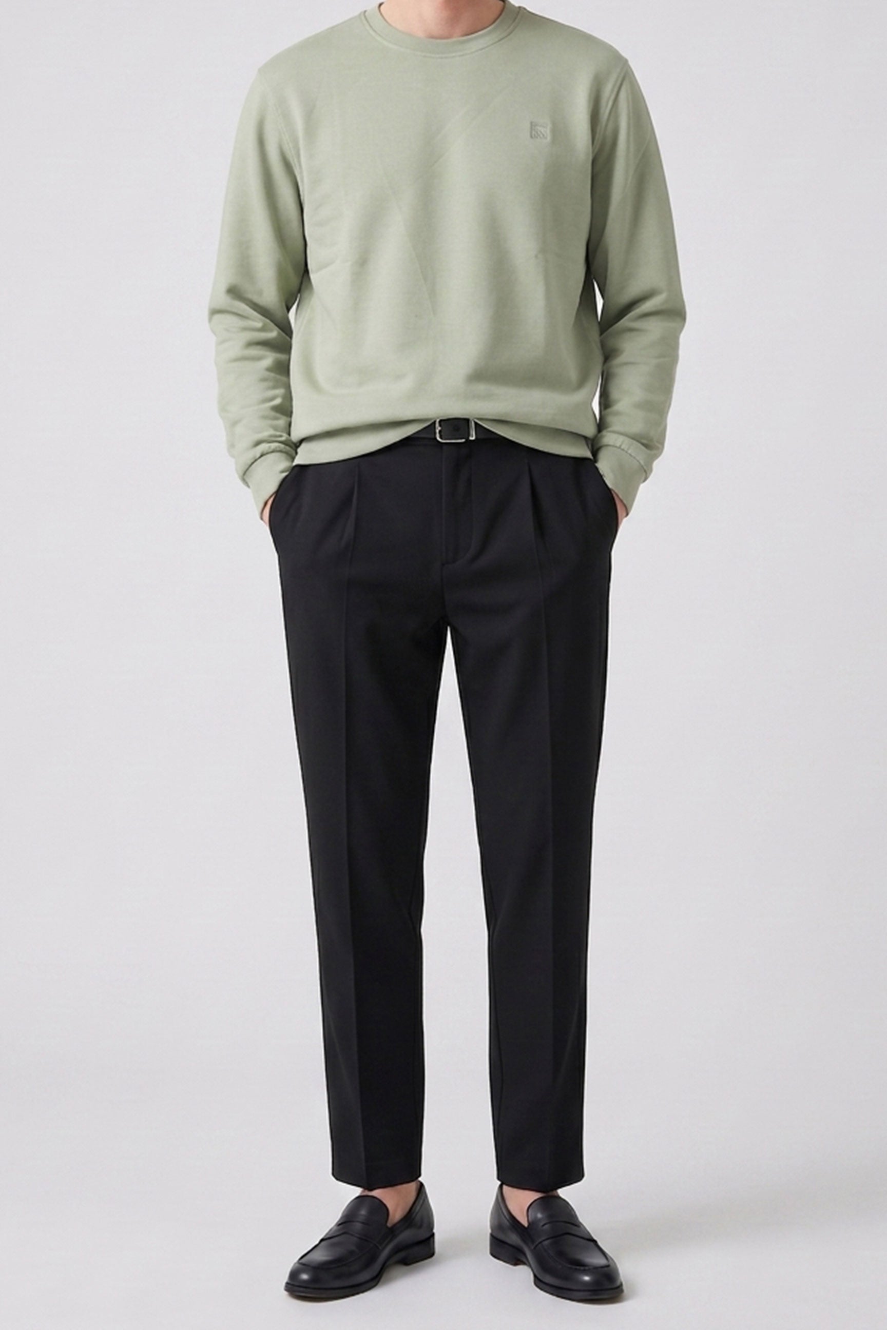 Herensweatshirt met ronde hals, lange mouwen en stretch, gemaakt van een saliegroene katoenmix.
