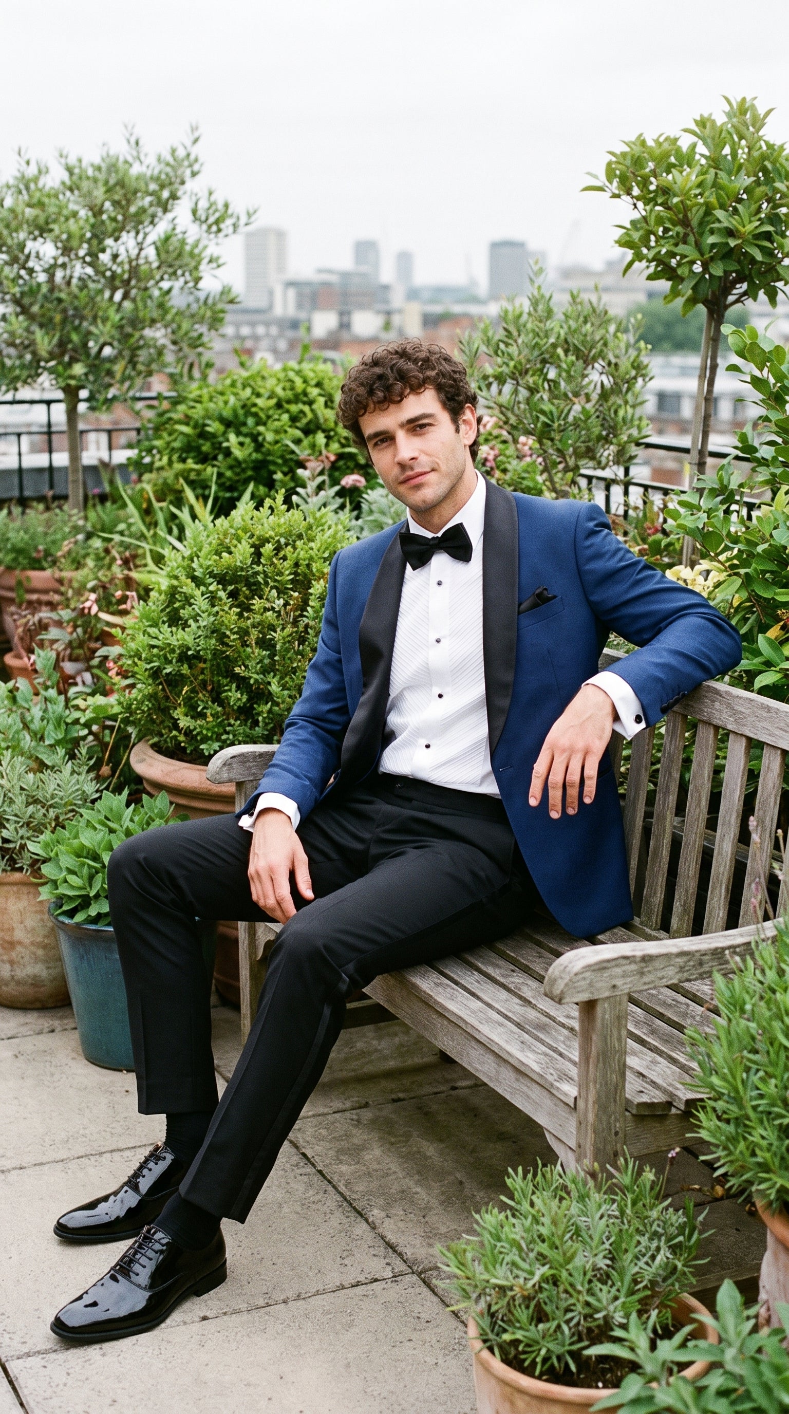 Look #800 styled with Aspen - Heren blauw tweedelig smokingpak met sjaalkraag