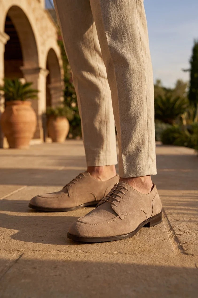 Brera - Klassieke Derby-schoenen met vetersluiting voor heren in zandkleurig suède.