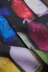 Marineblauw geruit driedelig herenpak met contrasterend crèmekleurig vest.