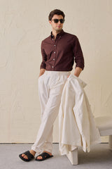 Witte geplooide smart casual broek voor heren, klassieke pasvorm.