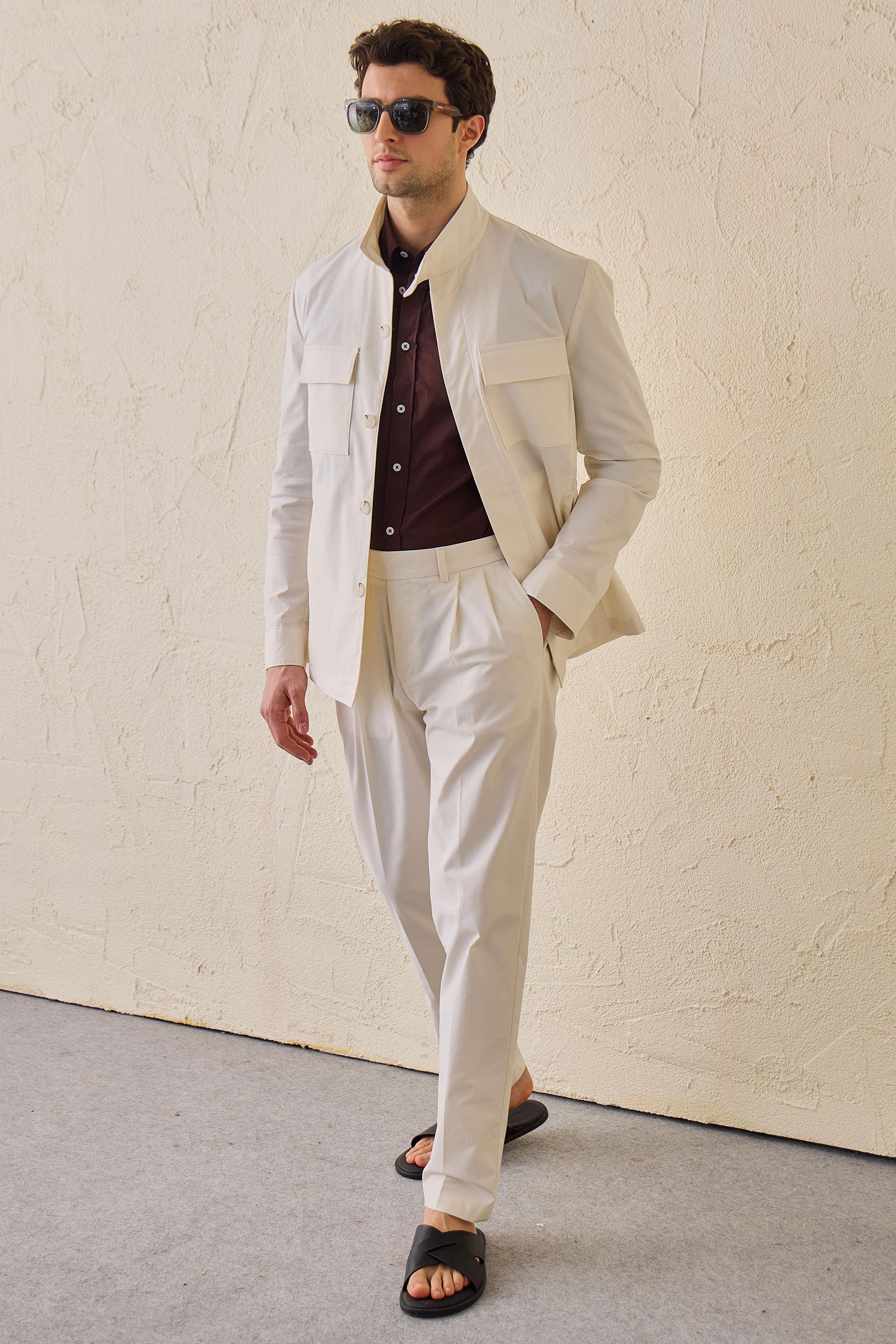 Witte geplooide smart casual broek voor heren, klassieke pasvorm.