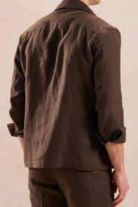 Bruin linnen smart casual tweedelig herenpak met ritssluiting aan de voorkant, safari-stijl, zomer