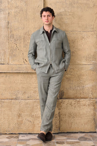 Saliegroen linnen smart casual tweedelig pak voor heren, met ritssluiting aan de voorkant, safari-stijl, zomer