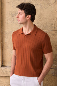 Herenpolo met ribbels in roestbruine kleur