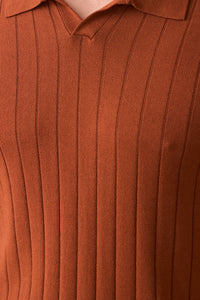 Herenpolo met ribbels in roestbruine kleur