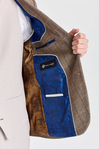 Harris Brown tweedpak met contrasterend steenkleurig vest en broek