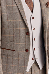 Harris Brown tweedpak met Mayfair Stone gilet