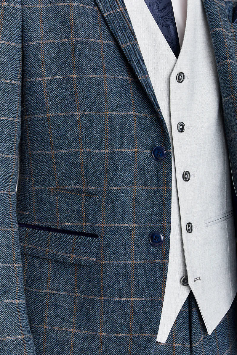 Harris marineblauwe tweedpak met contrasterend Belmont zilverkleurig vest.