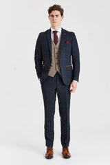 Madrid marineblauw pak met contrasterend Harris Brown tweed vest.