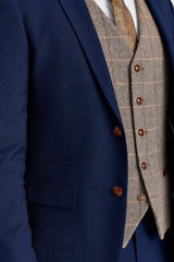 Mayfair marineblauw pak met textuur en contrasterend vest van Harris Brown Tweed.