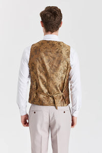 Mayfair Stone-pak met textuur en Harris Brown tweed gilet.