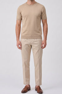 Beige gebreid T-shirt voor heren, normale pasvorm, ronde hals, korte mouwen.