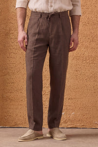 Herenset: beige linnen jas met rits en bruine broek, smart casual zomeroutfit