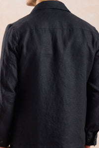 Herenset: zwarte linnen jas met rits en bruine broek, smart casual zomeroutfit
