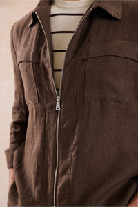Herenset: bruin linnen jack met rits en beige broek, smart casual zomeroutfit