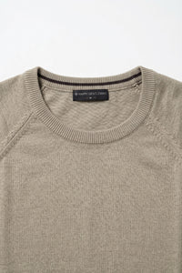 Klassiek gebreid T-shirt voor heren in kaki met korte mouwen en ronde hals.