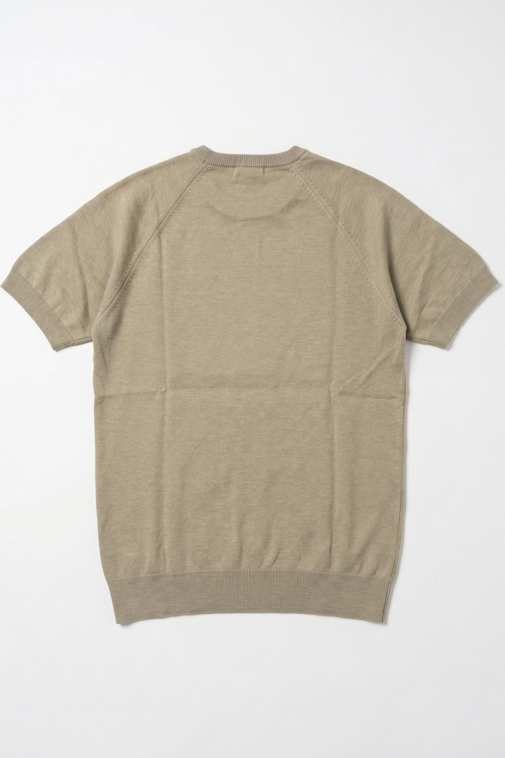 Klassiek gebreid T-shirt voor heren in kaki met korte mouwen en ronde hals.