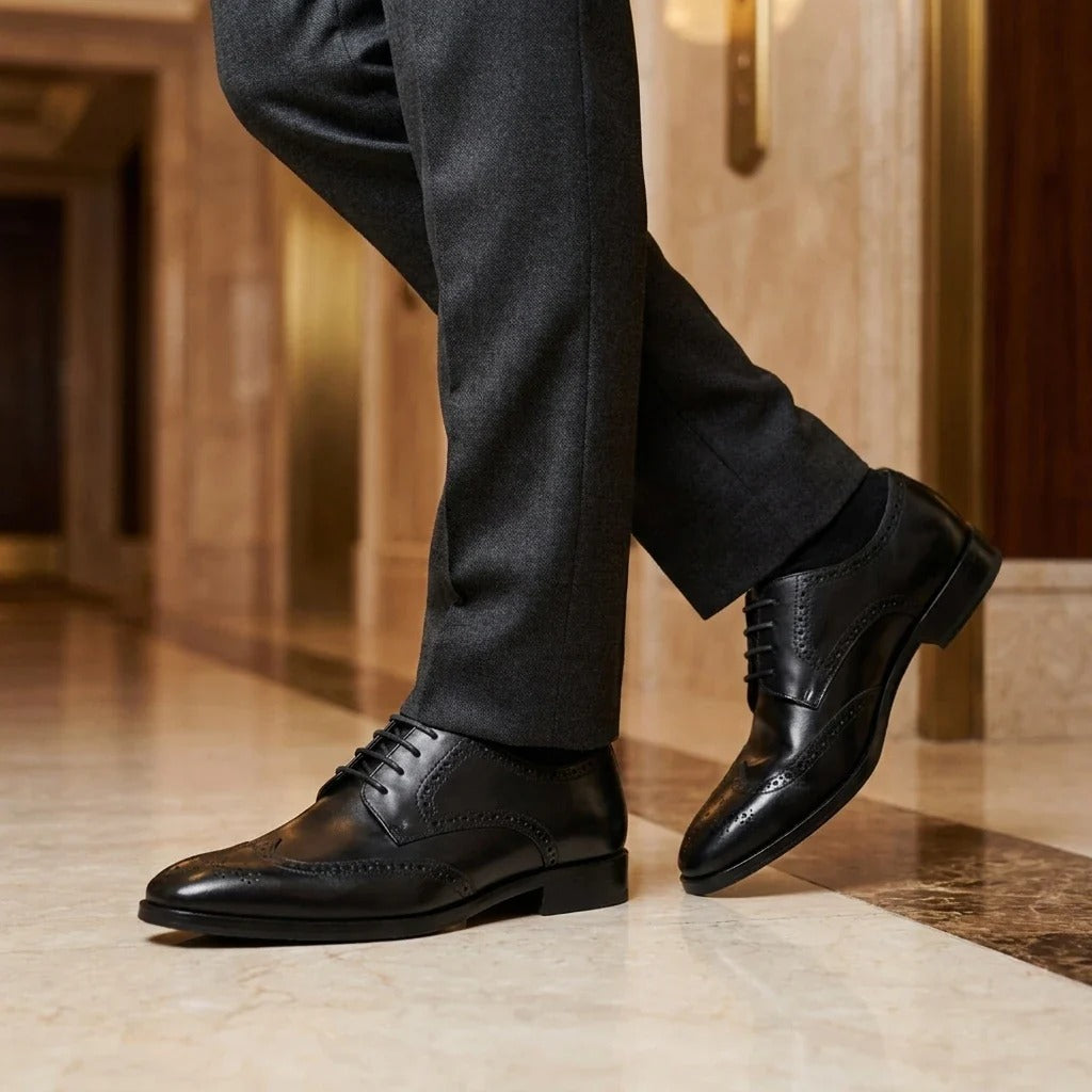 Klassieke, formele, zwarte leren brogueschoenen met vetersluiting voor heren