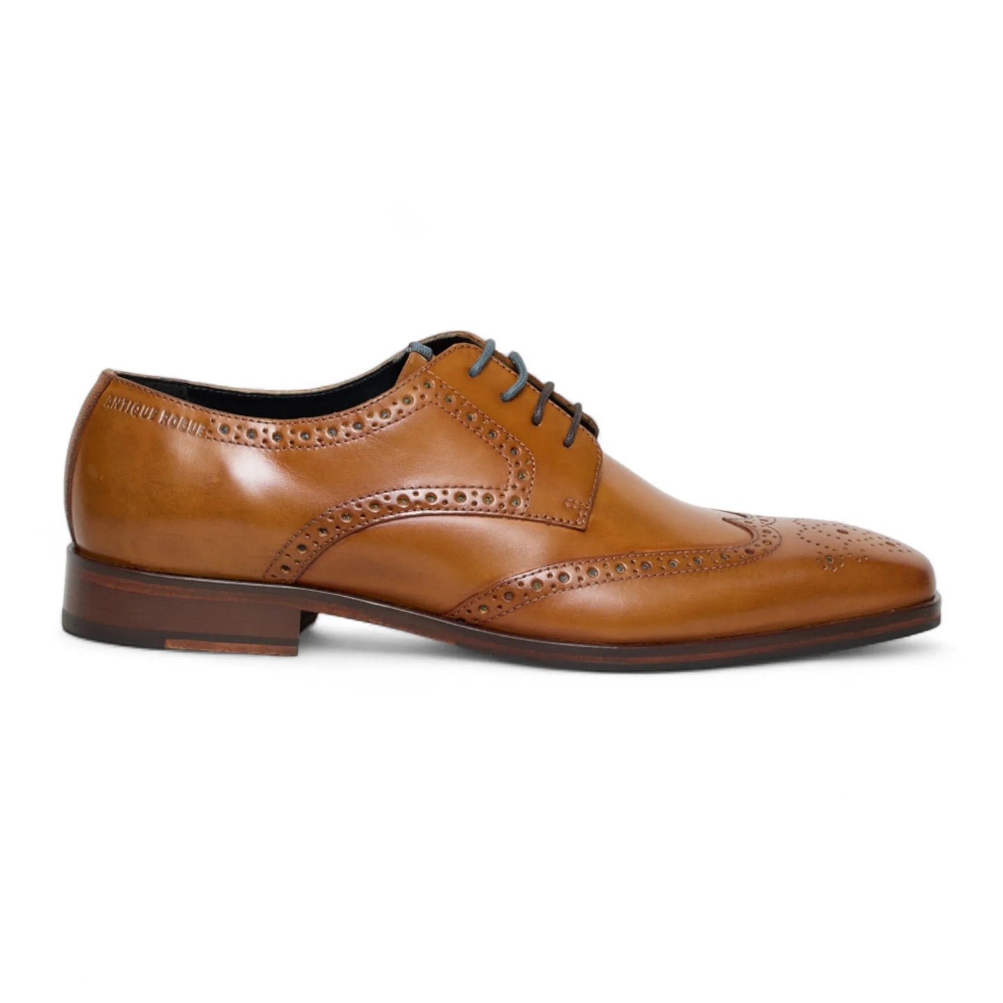 Klassieke, formele, veterschoenen voor heren van lichtbruin leer.