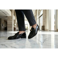 Heren loafers met textuur aan de voorkant en iconische gesp en strik