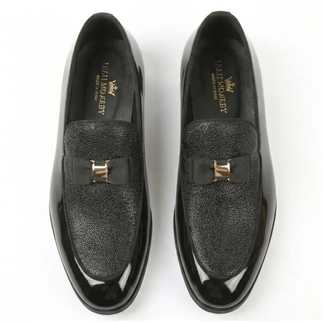 Heren loafers met textuur aan de voorkant en iconische gesp en strik