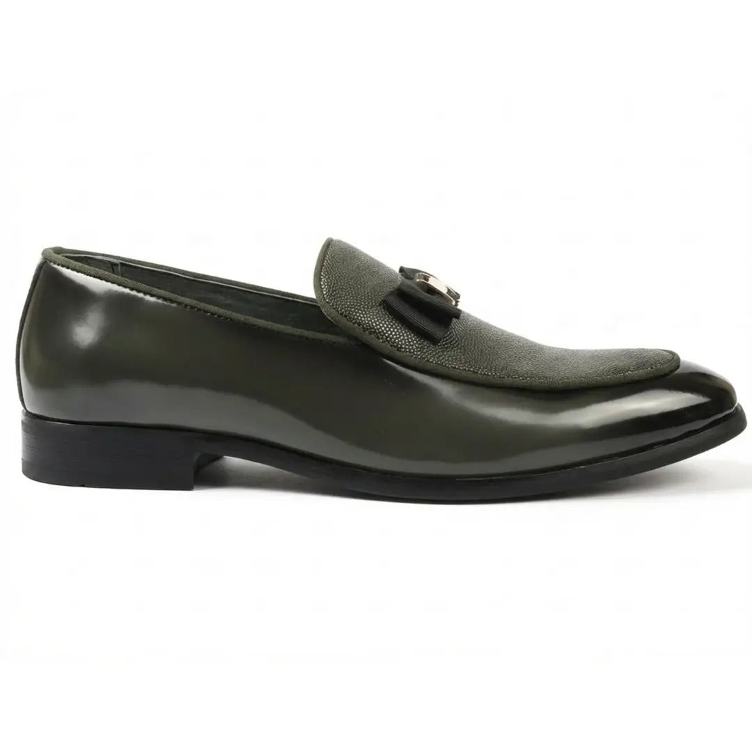 Heren loafers met textuur aan de voorkant en iconische gesp en strik