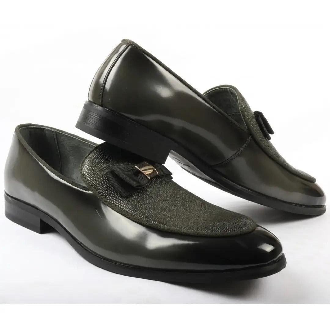 Heren loafers met textuur aan de voorkant en iconische gesp en strik