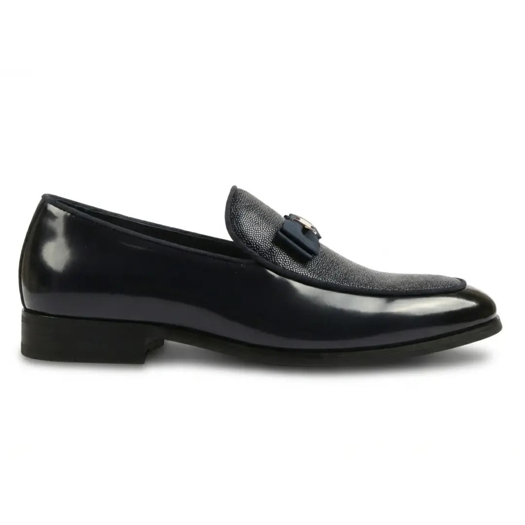 Heren loafers met textuur aan de voorkant en iconische gesp en strik
