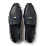 Heren loafers met textuur aan de voorkant en iconische gesp en strik