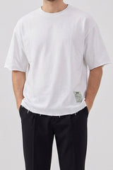 Wit heren T-shirt met relaxte pasvorm, onafgewerkte randen, katoenmix, ronde hals.