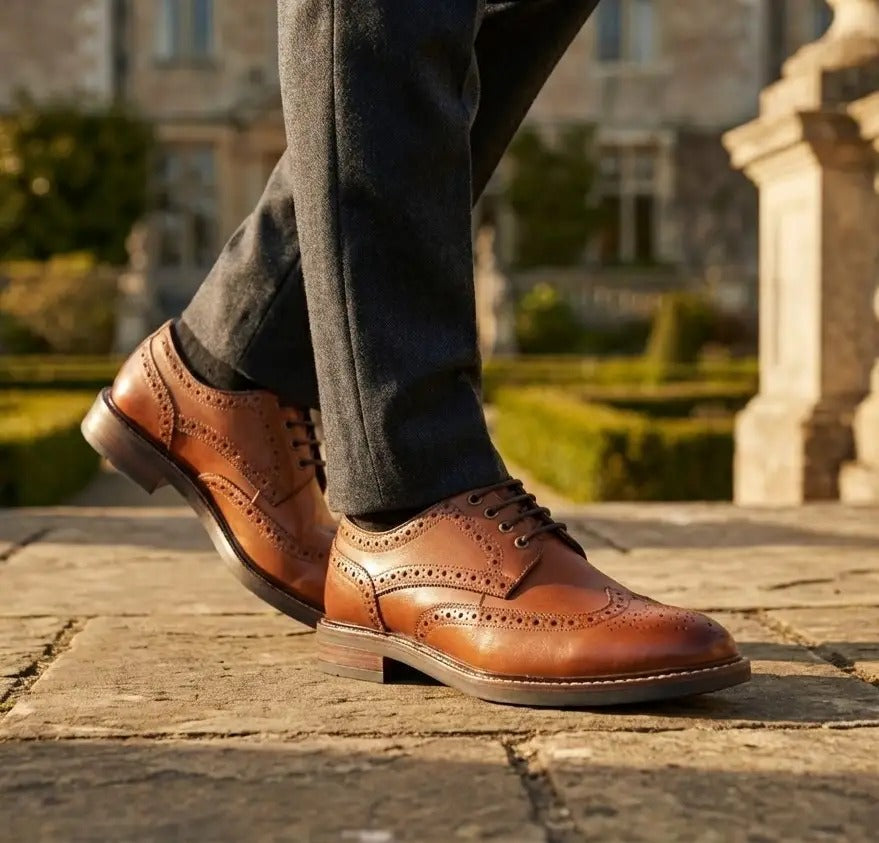Stokes - Herenschoenen met vleugelneus en vetersluiting van bruin leer
